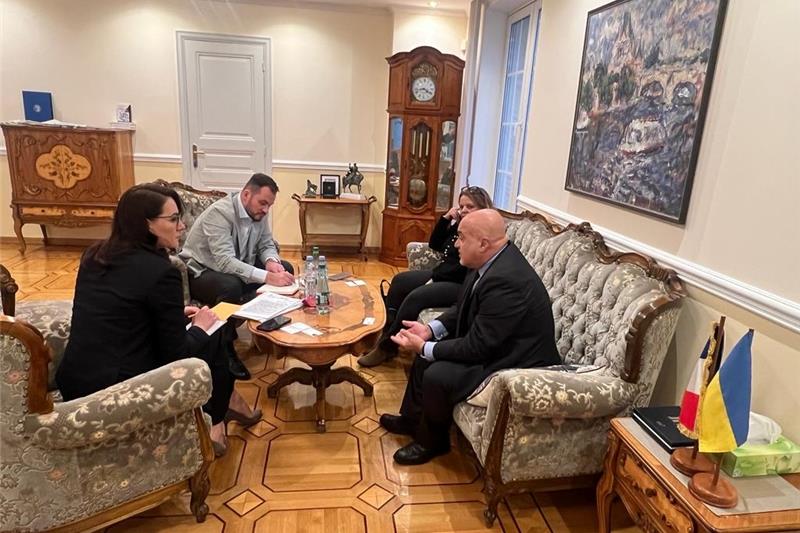 Міністр економіки Юлія Свириденко, її заступник Олександр Грибан та керівництво Alstom SA Хуан Лука Ербаччі і Флоранс Дюфур.
