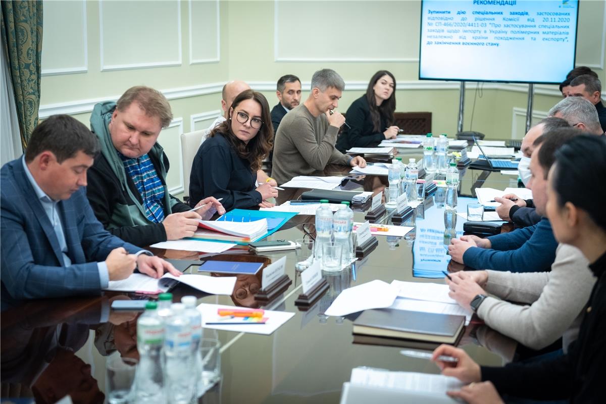 Україна тимчасово зупиняє дію спеціального мита на ПВХ-сировину для виробництва віконного профілю
