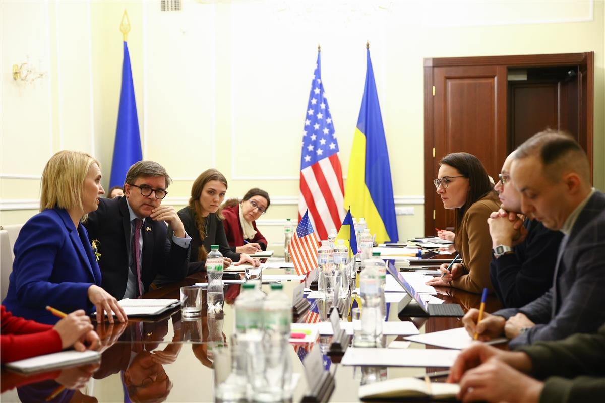 Міністр економіки України, голова санкційної МРГ Юлія Свириденко з Координатором санкцій Держдепартаменту США, Послом Джеймсом О’Браєном