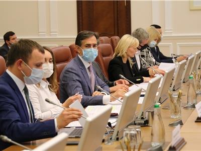 Україна робить дієві кроки до впорядкування питань інтелектуальної власності (ІВ) та подолання проблем, пов’язаних з ІВ в Україні. Про це повідомив Перший віце-прем’єр-міністр – Міністр економіки України Олексій Любченко під час засідання Ради з питань інтелектуальної власності 18 жовтня в Києві.