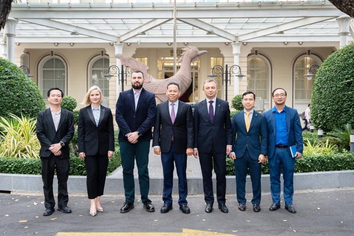 Україна може перейняти в Камбоджі цілісний підхід щодо розмінування земель, – Ігор Безкаравайний 
