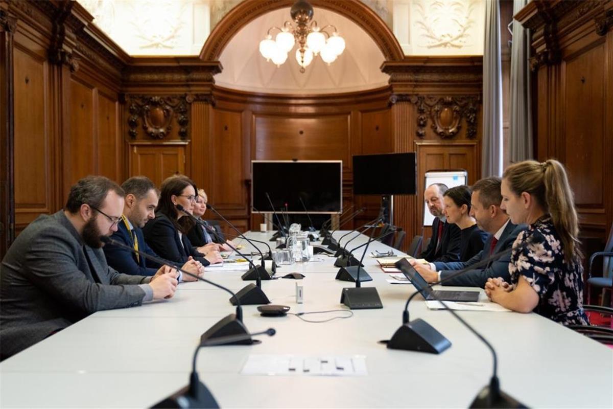 Міністр економіки України Юлія Свириденко з Парламентським Секретарем Казначейства Його Величності Баронесою Джоанною Пенн
